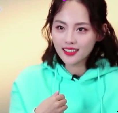 张嘉倪网红吃瓜是真的吗,真相揭秘还是网络炒作？